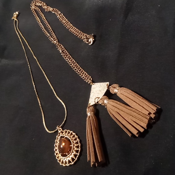Pendant necklaces 2 tassels & amber like pendants. - Picture 1 of 4